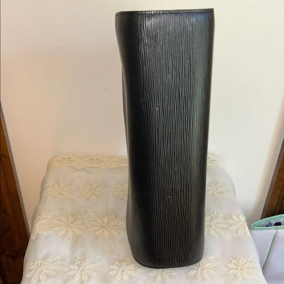 Louis Vuitton Black Leather Pouch with Gold Details - Picture 14 of 16